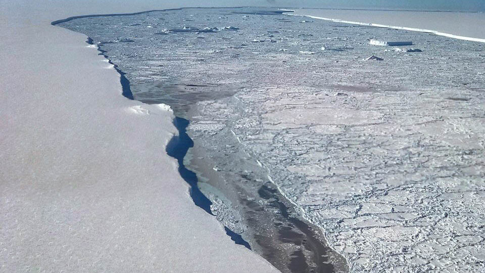 Warming temperatures are causing Antarctic ice collapse
