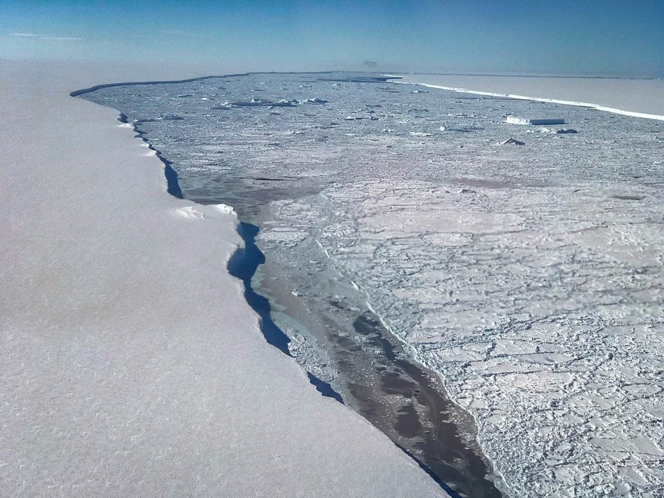 Warming temperatures are causing Antarctic ice collapse