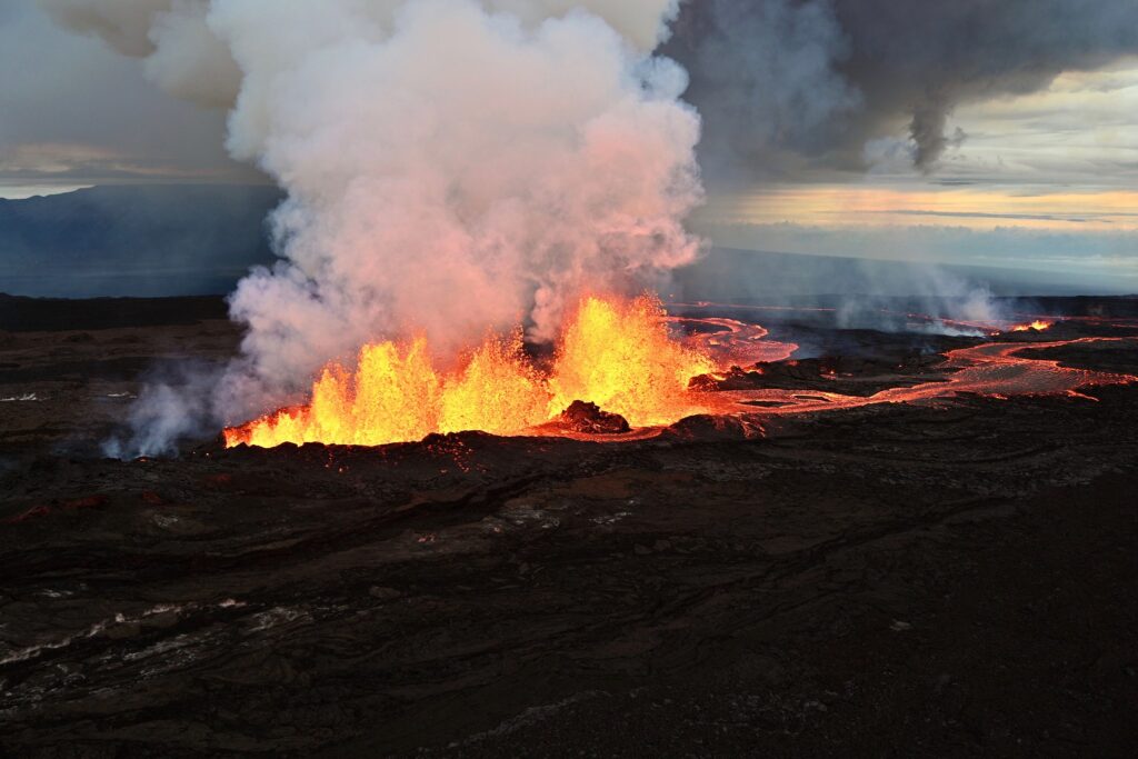 Mauna Loa eruption disrupts global climate tracking