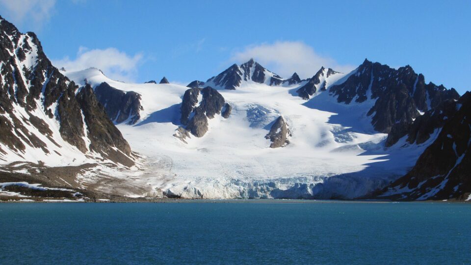 Shrinking glaciers pose an underestimated climate risk