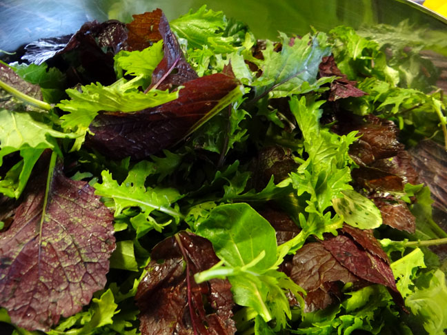 Leafy green vegetables may contain tire particles